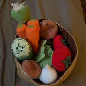 Kids- Basket of cloth vegetables